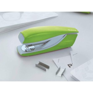 Zszywacz metalowy średni do 30 kartek na zszywki 24/6 LEITZ WOW NEXXT SERIES 5502 zielony /55021054/